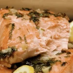 rostad-lax-i-vitloks-och-citronsas-ett-forvanansvart-enkelt-recept.webp.webp